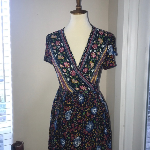 🎉HP🎉Boho Maxi Wrap Dress - on ‘Dead to Me’ - Picture 4 of 13